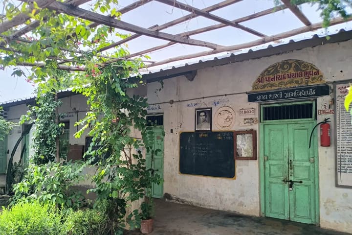 Nootan Bharati Gram Seva Mahavidyalaya, Palanpur campus in Palanpur, Gujarat, India