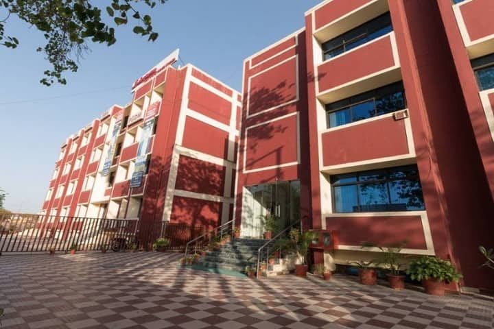 Indirapuram Institute of Higher Studies campus in Ghaziabad, Uttar Pradesh, India — photo 1