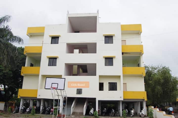 Smt Padambai Kapurchandji Kotecha Mahila Mahavidyalaya campus in Jalgaon, Maharashtra, India — photo 6