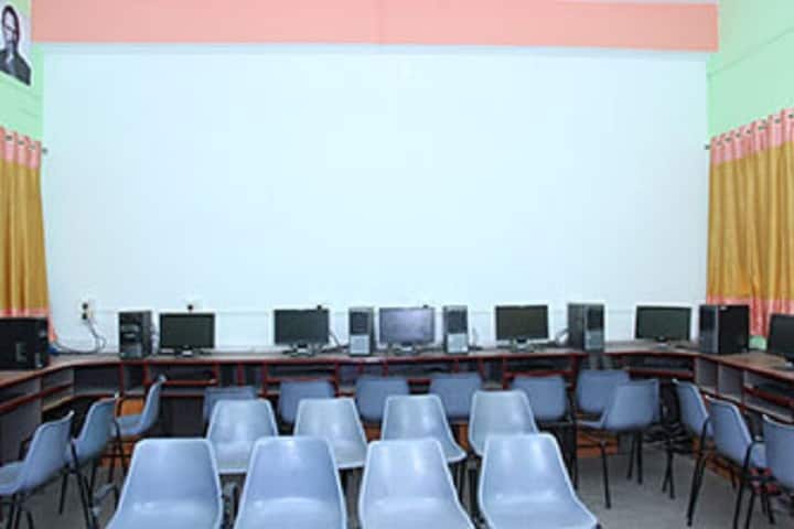 Navgan Shikshan Sanstha Rajuri Arts Commerce College campus in Parli, Maharashtra, India — photo 4