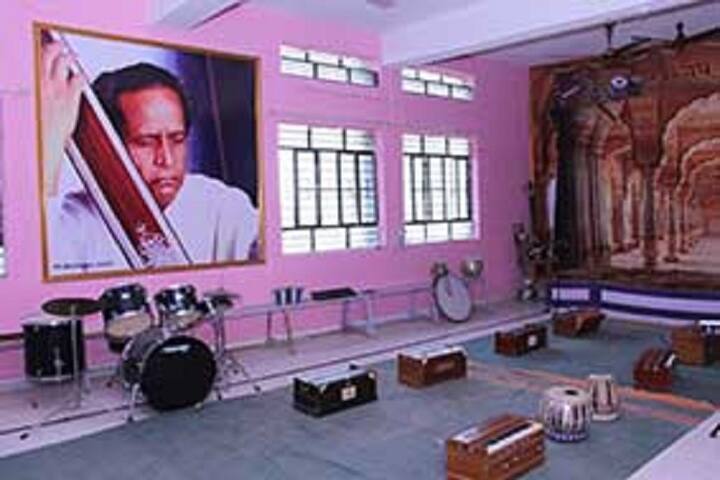 Navgan Shikshan Sanstha Rajuri Arts Commerce College campus in Parli, Maharashtra, India — photo 6