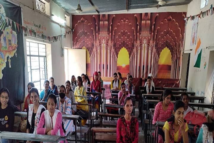 Late Laxmibai Deshmukh Mahila Mahavidyalaya campus in Beed, Maharashtra, India — photo 1