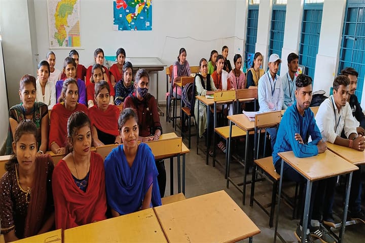 Government Shahid Kaushal Yadav College campus in Gunderdehi, Chhattisgarh, India — photo 4
