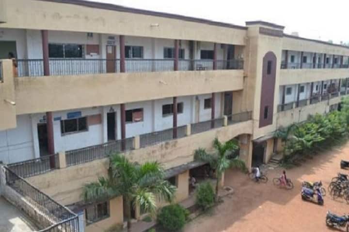 Nilkanthrao Shinde Science and Arts College campus in Chandrapur, Maharashtra, India — photo 1
