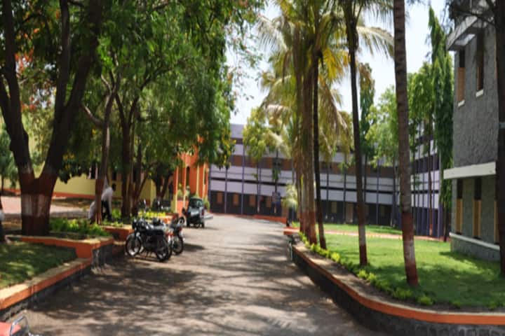 Shankarrao Mohite Mahavidyalaya campus in Solapur, Maharashtra, India — photo 1