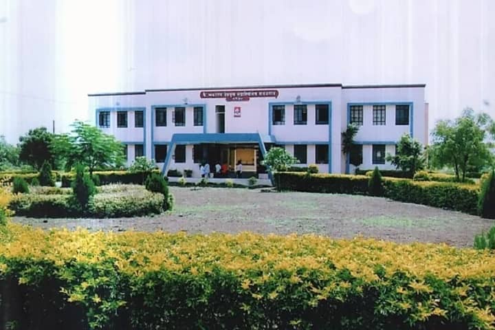 Late Venkatrao Deshmukh Mahavidyalaya campus in Babhalgaon, Maharashtra, India — photo 1