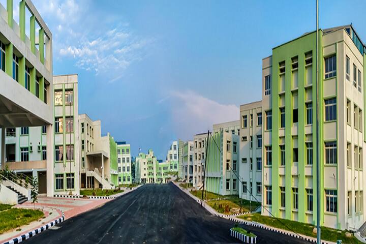 Saheed Rendo Majhi Medical College and Hospital campus in Bhawanipatna, Odisha, India — photo 2