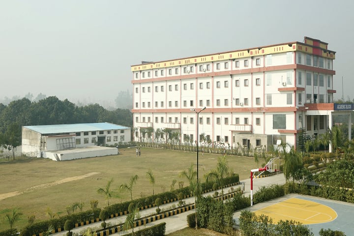 Roorkee College campus in Roorkee, Uttarakhand, India — photo 1