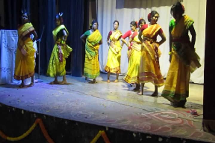 Bijoy Krishna Girls College campus in Howrah, West Bengal, India — photo 5