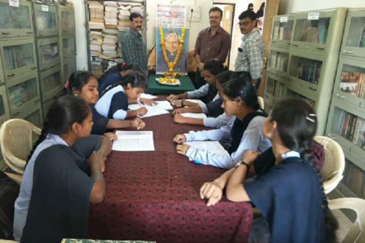 Kala Wanijya Mahila Mahavidyalaya campus in Ballarpur, Maharashtra, India — photo 5