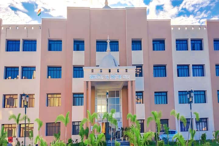 Mahant Avaidyanath Government Degree College campus in Gorakhpur, Uttar Pradesh, India — photo 3