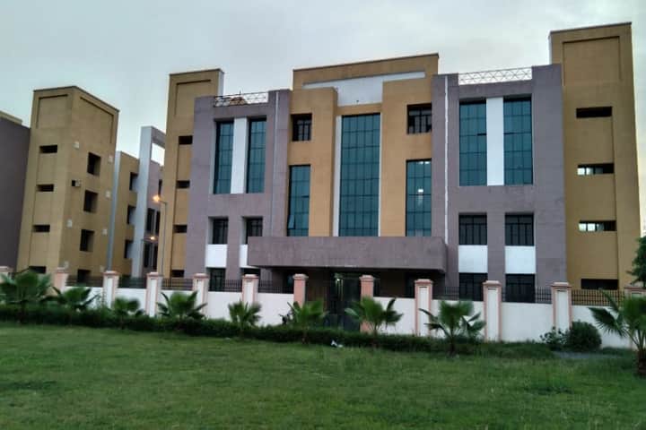 Maharani Laxmi Bai Government Para Medical Training College, Jhansi campus in Jhansi, Uttar Pradesh, India