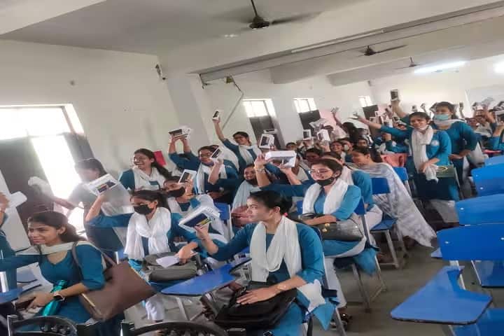 Ingraham Institute Girl's Degree College campus in Ghaziabad, Uttar Pradesh, India — photo 4