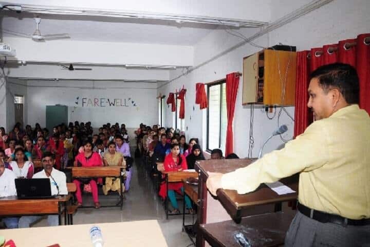 Savitribai Phule Mahila Mahavidyalaya campus in Satara, Maharashtra, India — photo 2