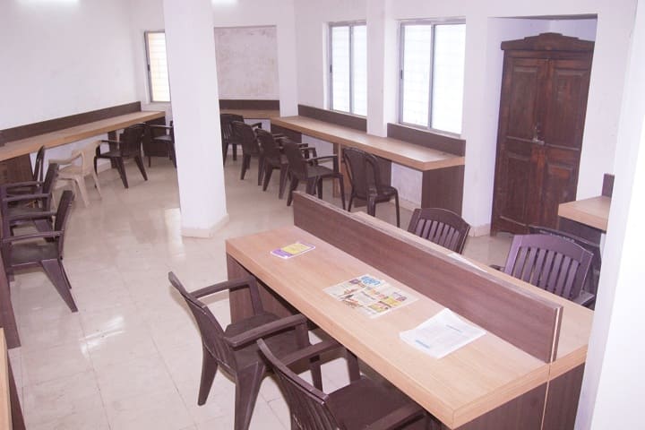 Savitribai Phule Mahila Mahavidyalaya campus in Satara, Maharashtra, India — photo 4
