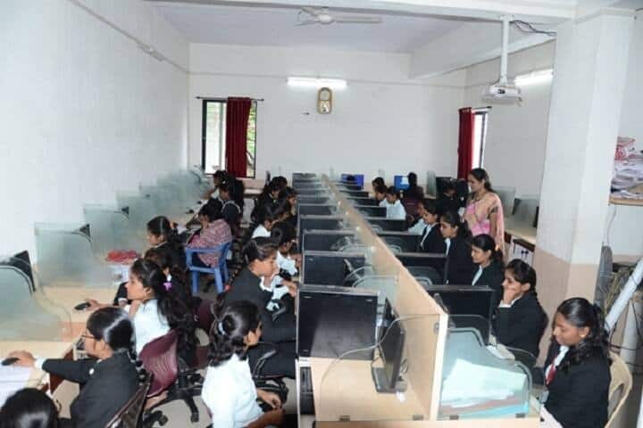 Savitribai Phule Mahila Mahavidyalaya campus in Satara, Maharashtra, India — photo 5