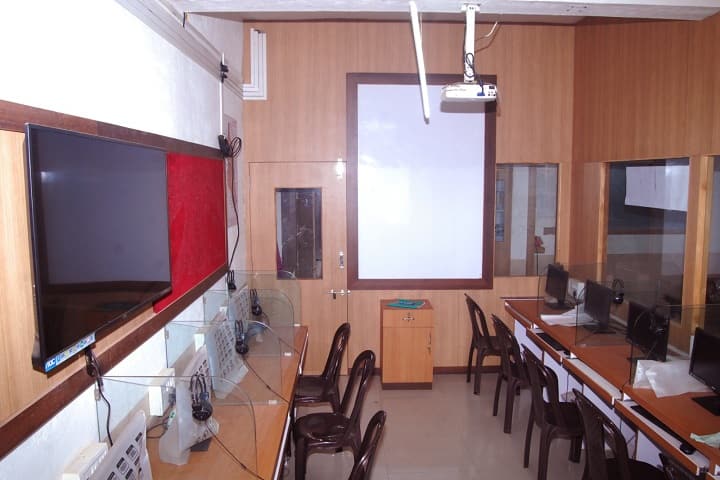 Savitribai Phule Mahila Mahavidyalaya campus in Satara, Maharashtra, India — photo 6