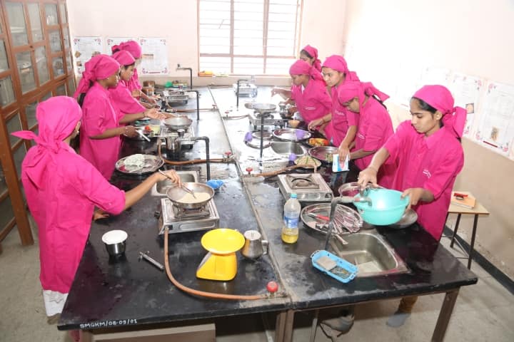 Women's Education Society's Smt Mathubai Garware Kanya Mahavidyalaya campus in Sangli, Maharashtra, India — photo 2