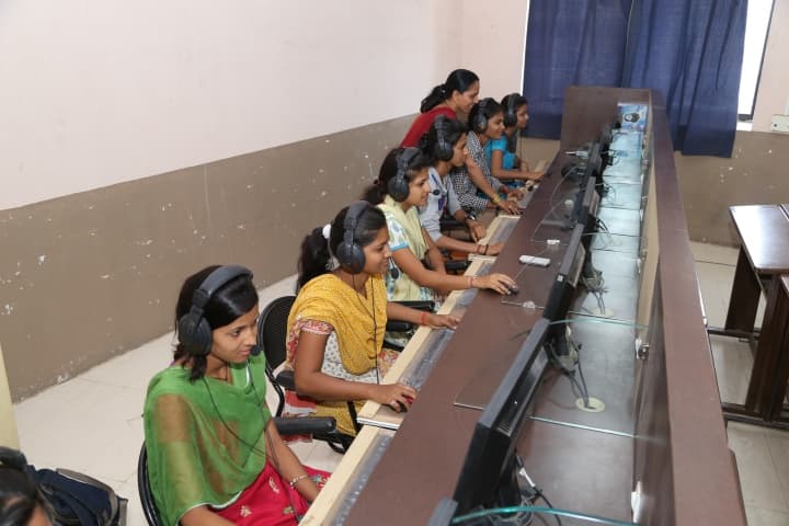 Women's Education Society's Smt Mathubai Garware Kanya Mahavidyalaya campus in Sangli, Maharashtra, India — photo 4