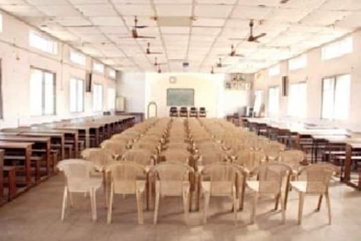 Women's Education Society's Smt Mathubai Garware Kanya Mahavidyalaya campus in Sangli, Maharashtra, India — photo 6
