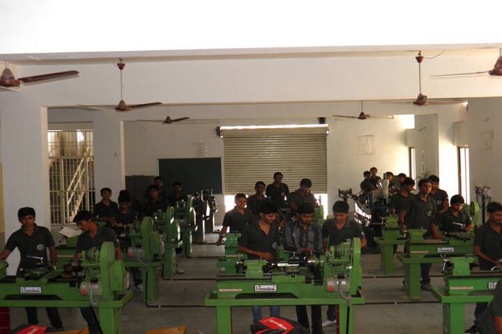 Aarsh Mahavidyalaya campus in Rajkot, Gujarat, India — photo 2
