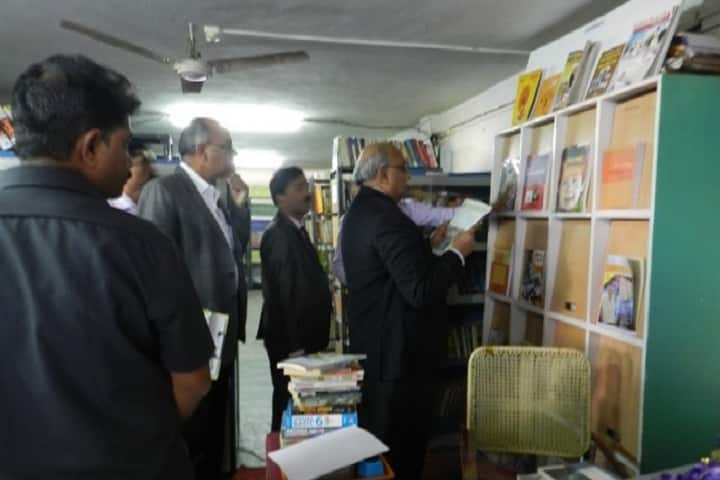 Vai Dhunda Maharaj Deglurkar College campus in Degloor, Maharashtra, India — photo 3