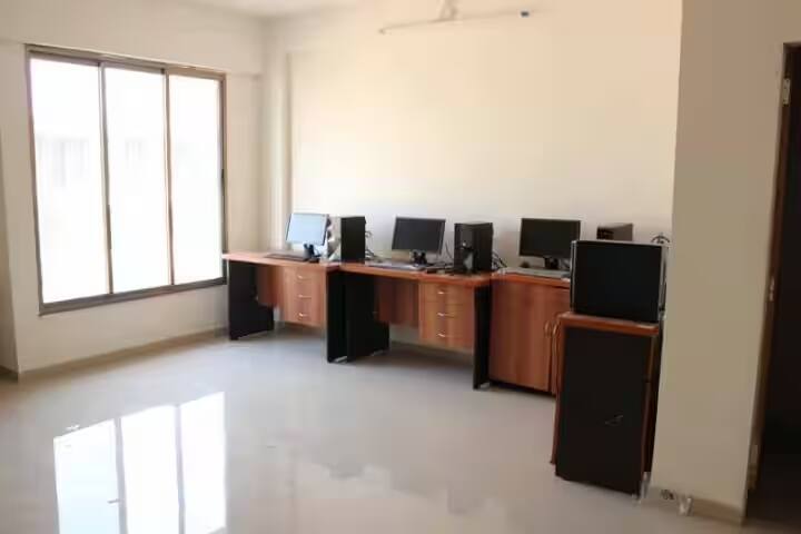 Vedantaa Institute of Medical Science Vedantaa Hospital and Research Center campus in Dhundalwadi, Maharashtra, India — photo 6
