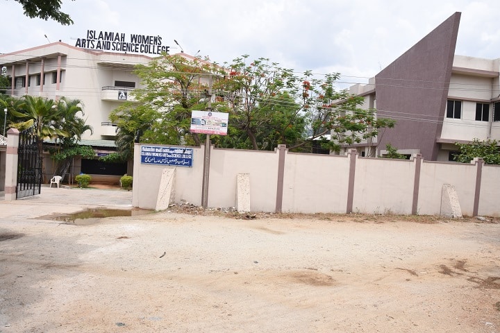 Islamiah Women's Arts and Science College, Vellore campus in Vellore, Tamil Nadu, India