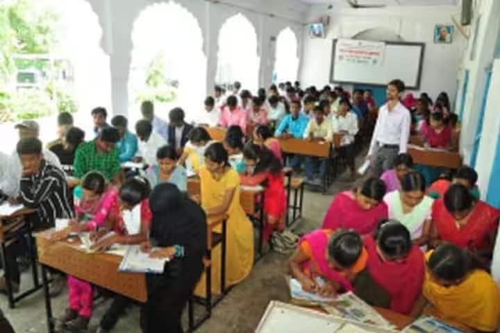 Chishtiya College of Arts campus in Aurangabad, Maharashtra, India — photo 3