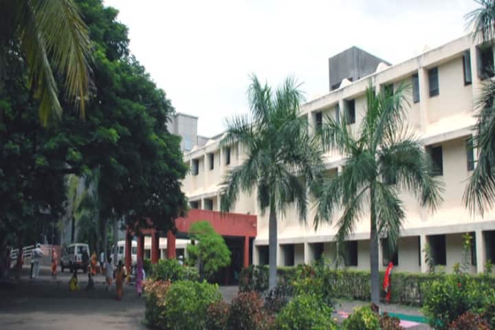 Rural Medical College campus in Loni, Maharashtra, India — photo 1