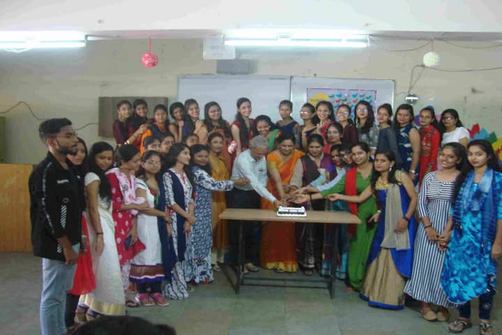 Thakorbhai Nathubhai PTC College campus in Surat, Gujarat, India — photo 2