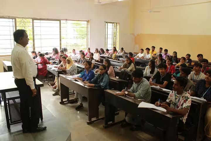 Shri Chinai College of Commerce and Economics campus in Mumbai, Maharashtra, India — photo 2