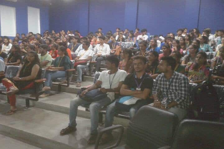 Shri Chinai College of Commerce and Economics campus in Mumbai, Maharashtra, India — photo 3