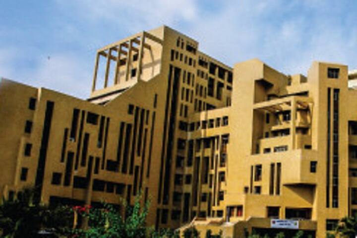 Dr DY Patil Medical College campus in Navi Mumbai, Maharashtra, India — photo 1