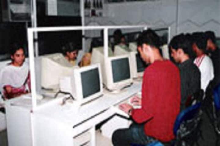 Chitransh Amulya Dutta Post Graduate College campus in Bhopal, Madhya Pradesh, India — photo 5