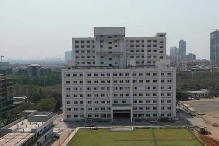Mahatma Gandhi Mission Medical College campus in Vashi, Maharashtra, India — photo 1