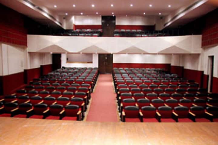 Haribhai V Desai College of Commerce Arts and Science campus in Pune, Maharashtra, India — photo 2