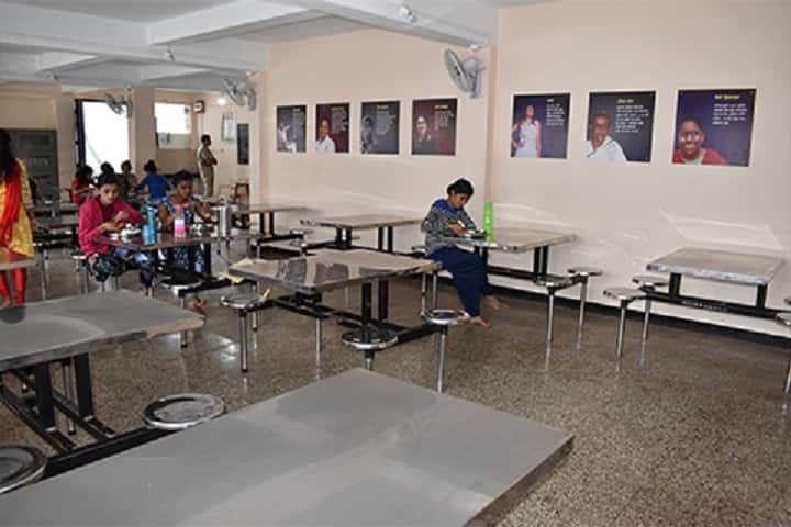 The New College campus in Kolhapur, Maharashtra, India — photo 5