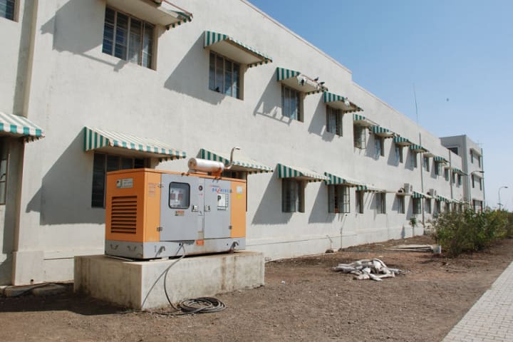 Sanjaybhai Rajguru Science College campus in Rajkot, Gujarat, India — photo 1