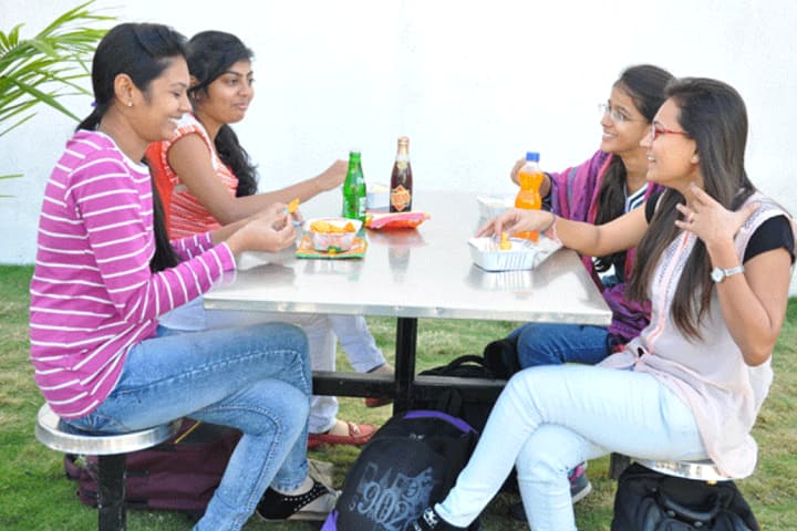 Sanjaybhai Rajguru Science College campus in Rajkot, Gujarat, India — photo 5