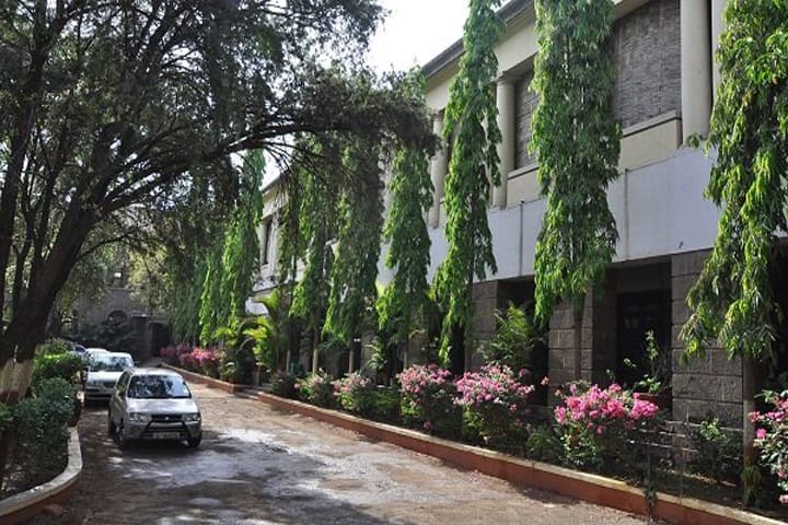 Nowrosjee Wadia College campus in Pune, Maharashtra, India — photo 3