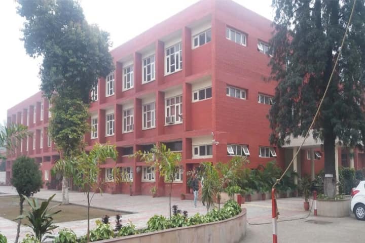 Guru Nanak Dev University College campus in Jalandhar, Punjab, India — photo 1