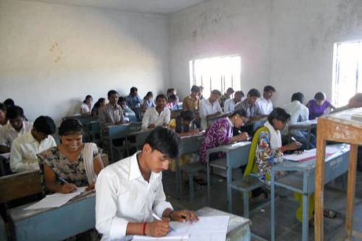 Shri Bankatswami Mahavidyalaya campus in Beed, Maharashtra, India — photo 5