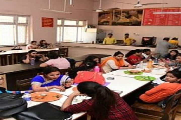 SNDT Women's University Law School campus in Mumbai, Maharashtra, India — photo 3