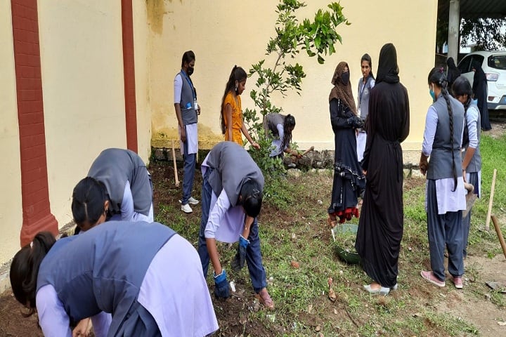 Government First Grade College for Women campus in Shivamogga, Karnataka, India — photo 4