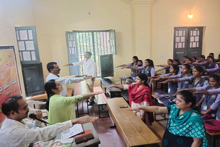 Government First Grade College for Women campus in Shivamogga, Karnataka, India — photo 6