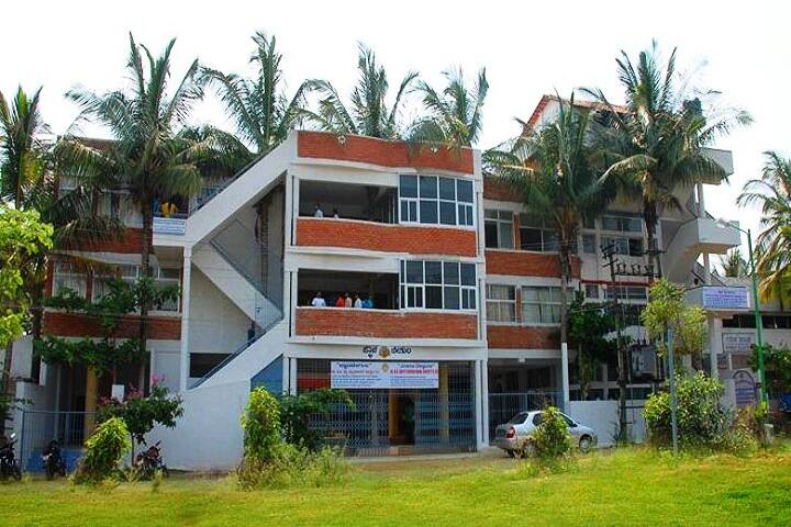 RS Shetty College of Commerce campus in Dharwad, Karnataka, India — photo 1