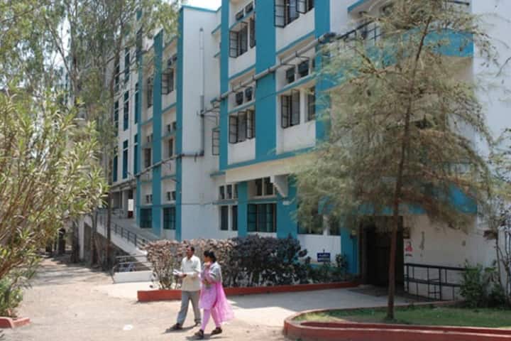 Shree Siddhivinayak Mahila Mahavidyalaya campus in Pune, Maharashtra, India — photo 2