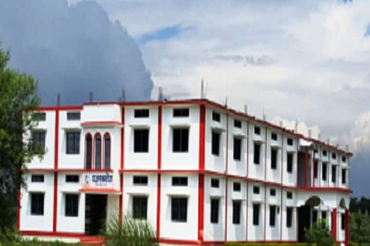 Rajan College of Womens Education campus in Mau, Uttar Pradesh, India — photo 1
