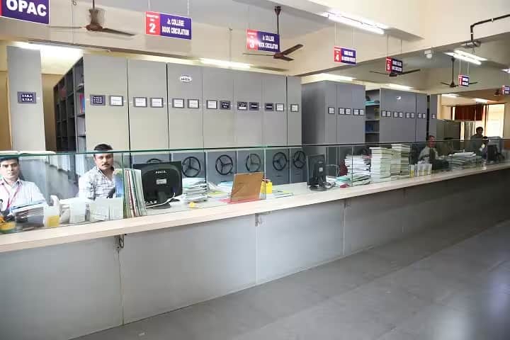 KM Agrawal College of Arts Commerce and Science campus in Kalyan, Maharashtra, India — photo 6